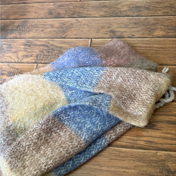 Multicolor Patchwork Scarf - Picture 3 of 4